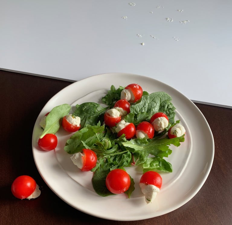 plate of rouge tomatoes